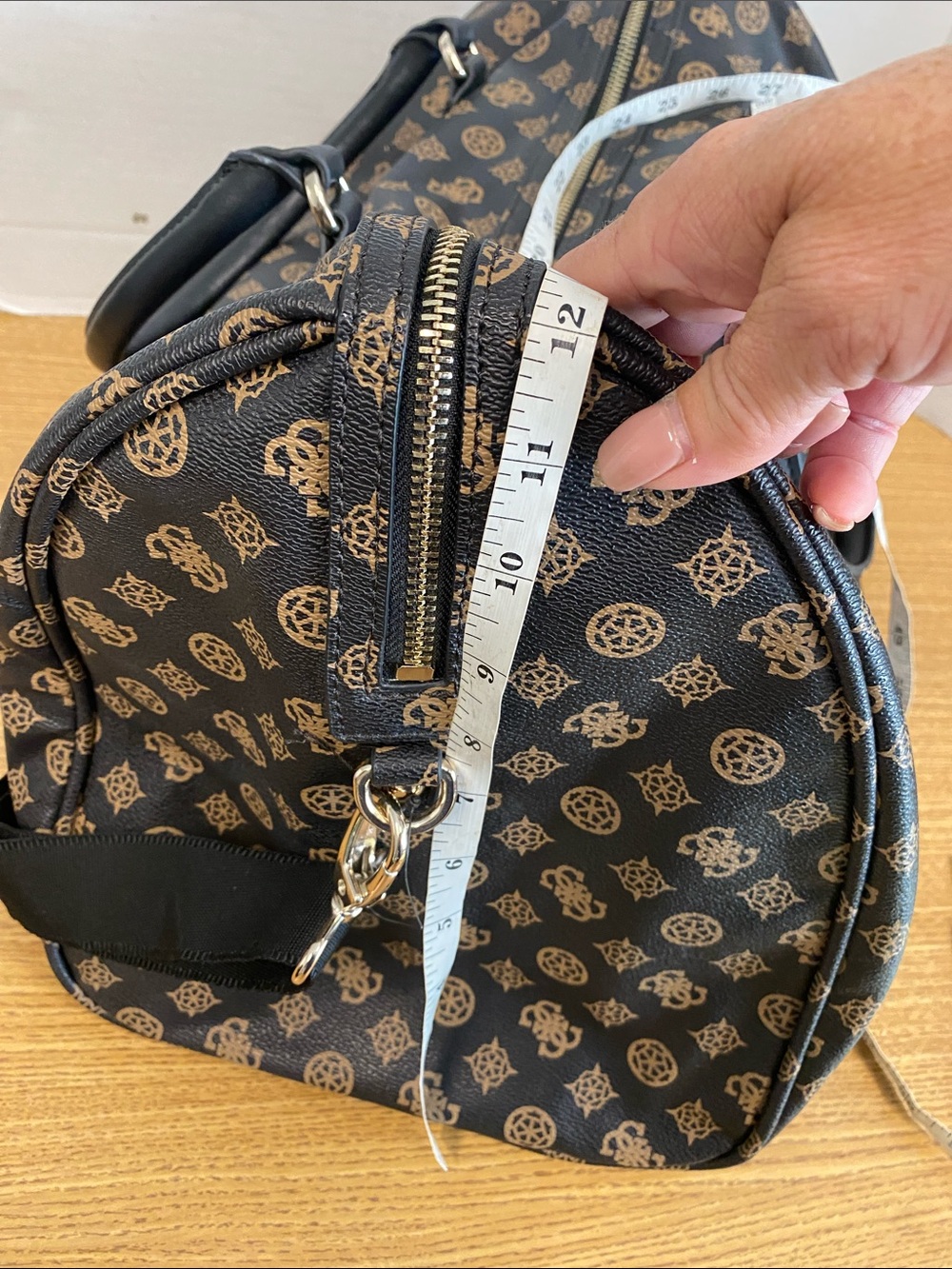 GUESS Wilder Weekender Duffel Bag 4G Peony Monogram Print - Picture 9 of 12
